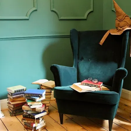 Zauberhafte Mit Hogwarts-feeling Und Terrasse Duisburg